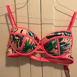 Super cute bathing suit top. NWT. Size Lg.
